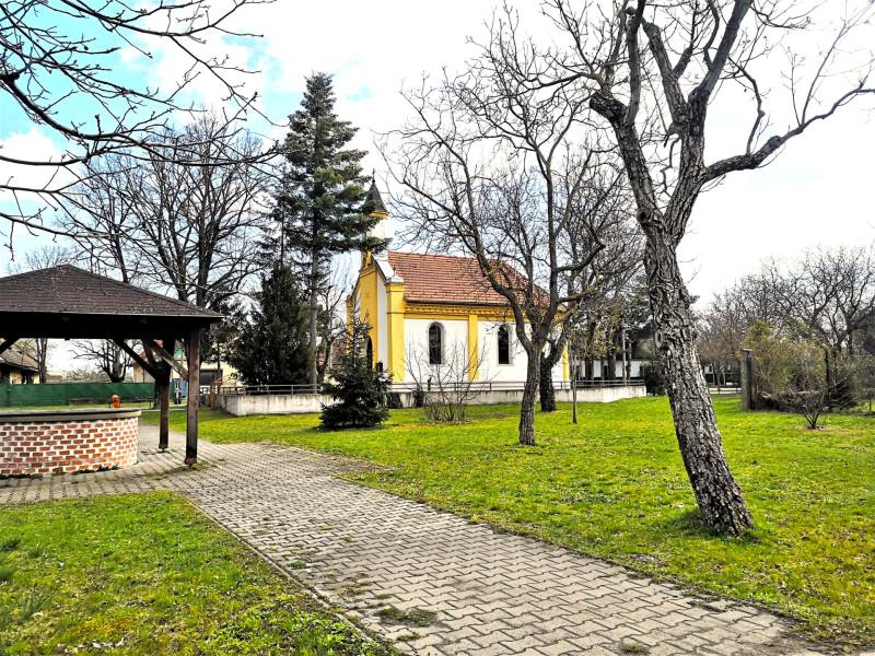 stavebny-pozemok-kvetoslavov-blizko-bratislavi-okolie-park-kaplnka-nanebovzatia-panny-marie-babonytre.jpg