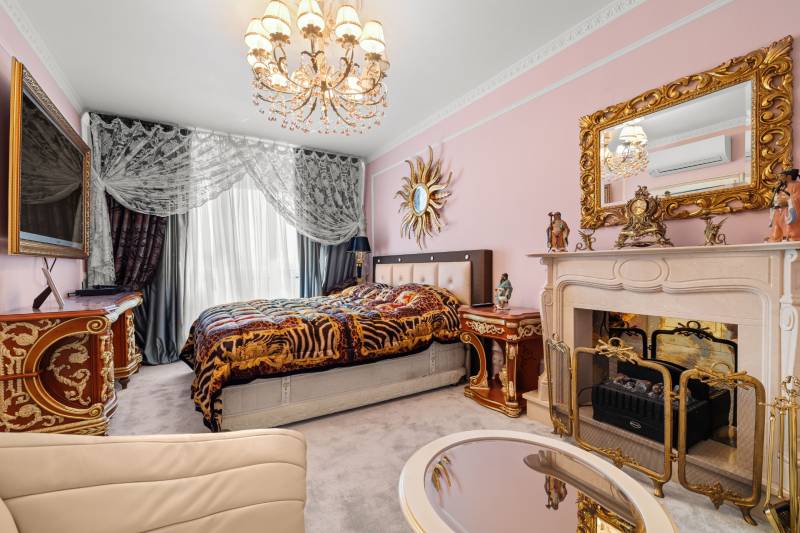 versace-izba-skvost-luxusny-  poschodovy 4-izbový-byt-v-talianskom-style-na-hradnom kopci-babonytre.jpg