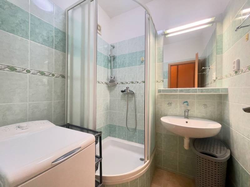 1_izbovy_byt_kupelna_bratislava_dubravka_prenajom_babonytre_01