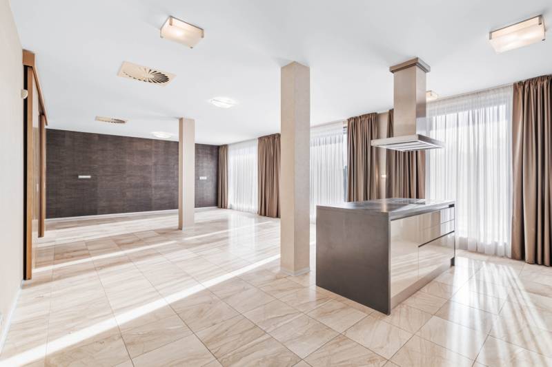 BRATISLAVA_STARE_MESTO_OLD_TOWN_PRENAJOM_FOR_RENT_FLAT_BYT_LUXURYFLAT_HLBOKA_BABONYTRE_1.jpg