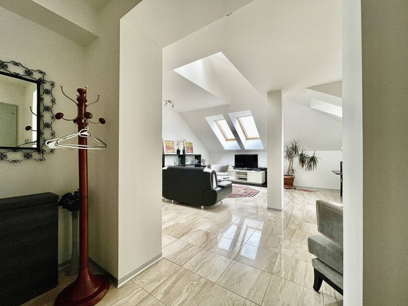 BRATISLAVA_STARE_MESTO_OLD_TOWN_PRENAJOM_FOR_RENT_FLAT_BYT_LUXURYFLAT_HLBOKA_BABONYTRE