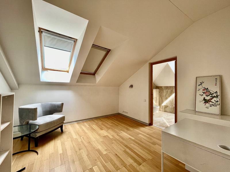 BRATISLAVA_STARE_MESTO_OLD_TOWN_PRENAJOM_FOR_RENT_FLAT_BYT_LUXURYFLAT_HLBOKA_BABONYTRE