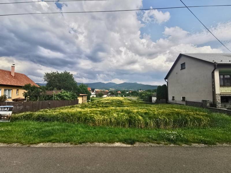 Predaj_krasneho_stavebneho_pozemku_CERENANY_okr_Prievidza_20250607_162502.jpg