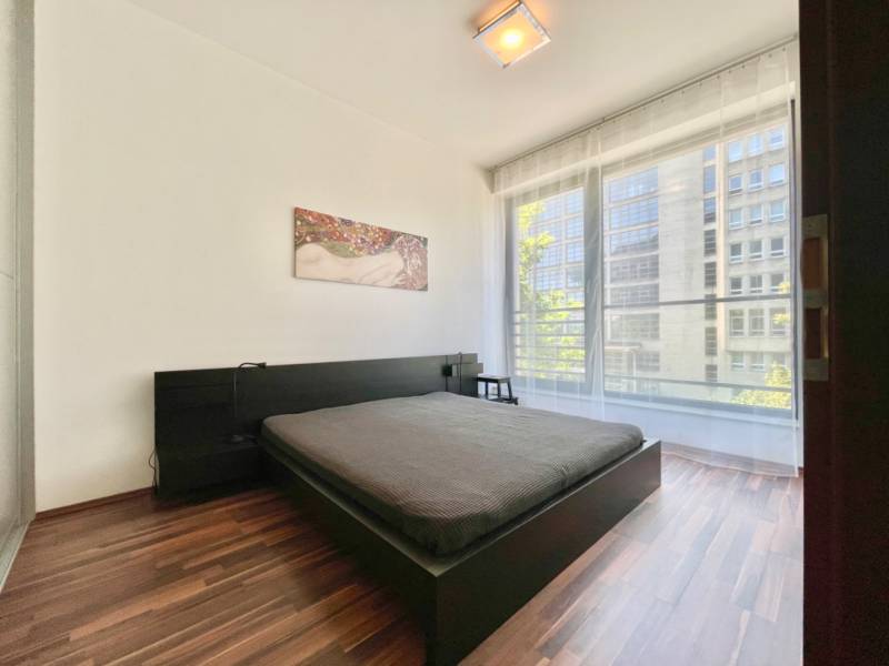 babonytre_fivestarresidence_5star_residence_apartman_byt_vkusny_zariadeny_prenajom_rent_staremesto_bratislava_oldtown_centrum_luxury_real_estate_richardpastuchareality_obyvacka_livingroom_spalna_bedroom_1.JPG