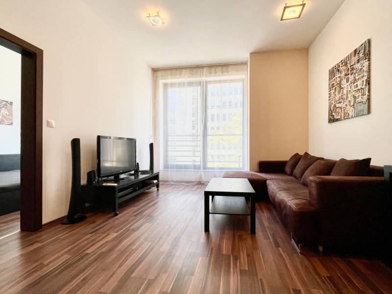 babonytre_fivestarresidence_5star_residence_apartman_byt_vkusny_zariadeny_prenajom_rent_staremesto_bratislava_oldtown_centrum_luxury_real_estate_richardpastuchareality_obyvacka_livingroom_3.JPG