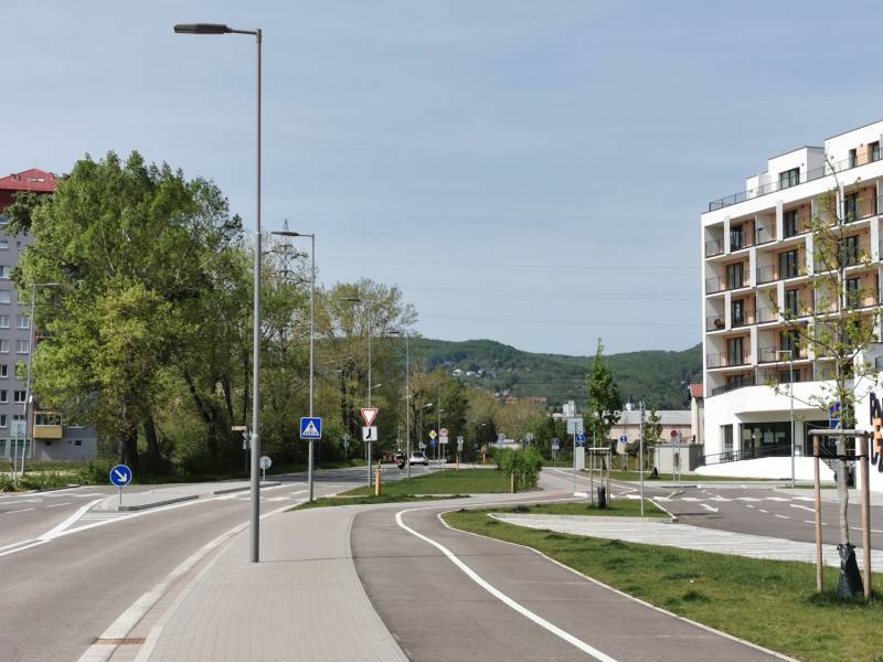 BabonyTRE_PREDAJ_PARKOVACIE MIESTO_V_GARAZI.jpg