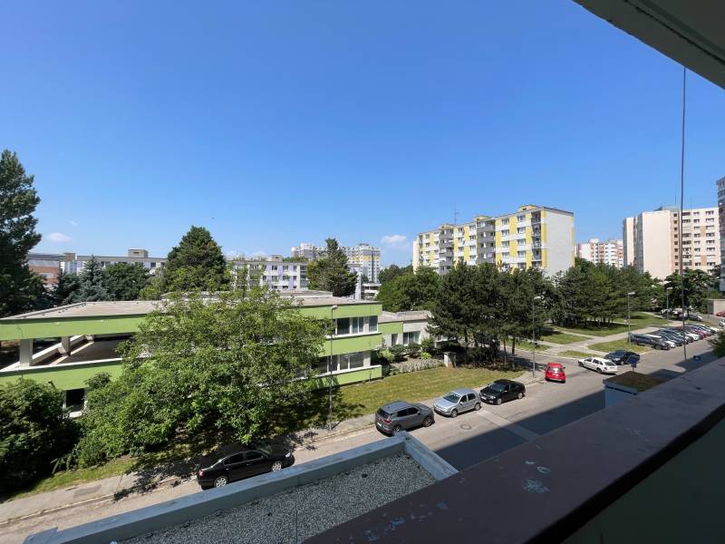 Prenajom_rent_garsonka_garsoniera_petrzalka_benadicka_zariadeny_byt_babony_tre_richardpastuchareality.jpeg