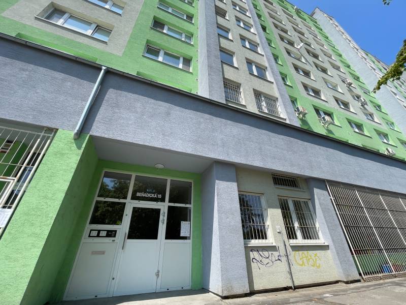 Prenajom_rent_garsonka_garsoniera_petrzalka_benadicka_zariadeny_byt_babony_tre_richardpastuchareality.jpeg