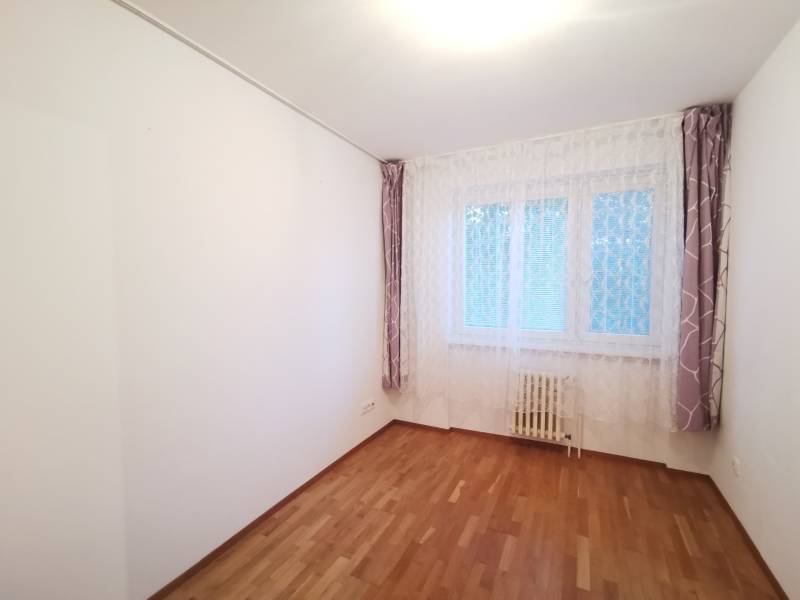PRENAJOM_4izbovy byt_Priekopnicka_izba 1.jpg