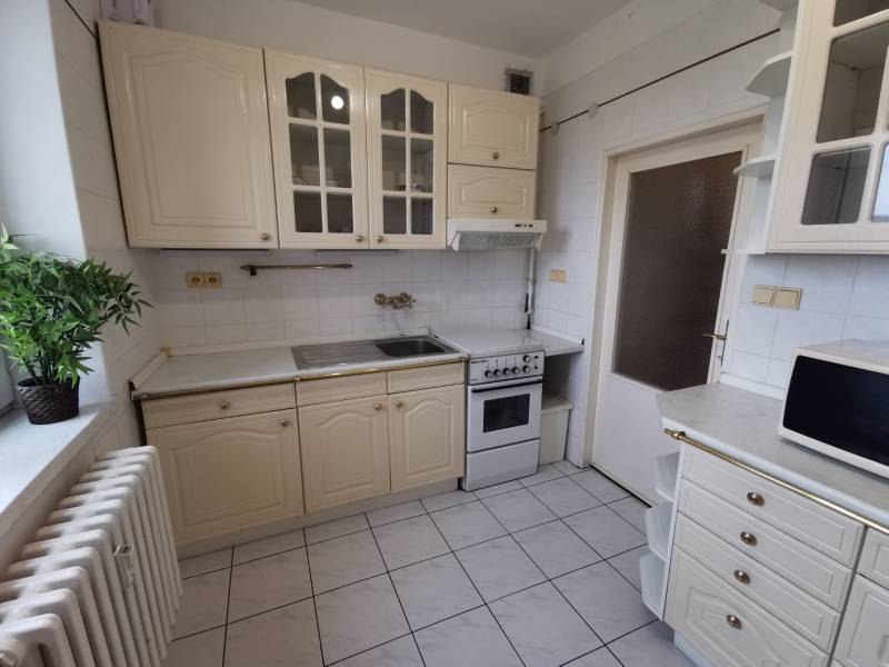 BabonyTRE/ Prenájom 2-izbovy priestranny byt_Ulica Svetla_stare Mesto_2_samostatné izby_krasny_vyhlad_terasa