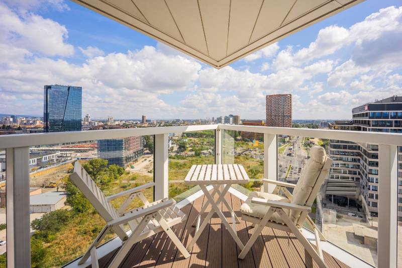 Balkón 3-izbového bytu s výhľadom na Bratislava - Historické jadro, Landererova.