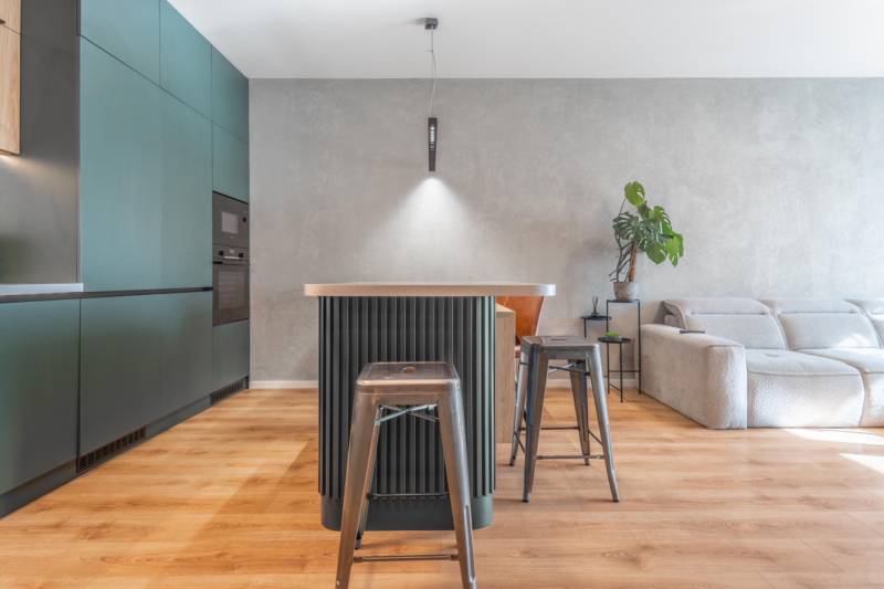 babonytre_bory_promenada_lamac_jana_langosa_3_izbovy_byt_predzahradka_zariadeny_prenajom_premiovo_vkusne_luxusne_parkovacie_statie_kuchyna_ostrovcek_vstavane_spotrebice_sedacka