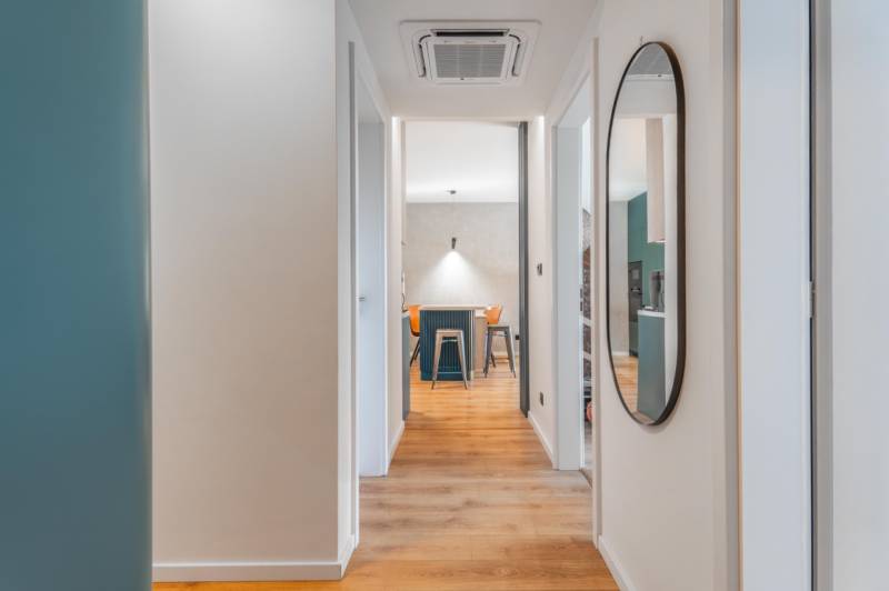 babonytre_bory_promenada_lamac_jana_langosa_3_izbovy_byt_predzahradka_zariadeny_prenajom_premiovo_vkusne_luxusne_parkovacie_statie_chodba_zrkadlo