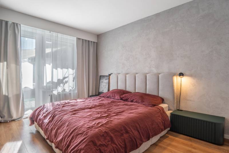 babonytre_bory_promenada_lamac_jana_langosa_3_izbovy_byt_predzahradka_zariadeny_prenajom_premiovo_vkusne_luxusne_parkovacie_statie_spalna_nocny_stolik