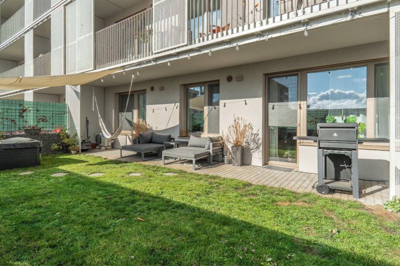 babonytre_bory_promenada_lamac_jana_langosa_3_izbovy_byt_predzahradka_zariadeny_prenajom_premiovo_vkusne_luxusne_parkovacie_statie_predzahradka_gril_virivka_jacuzzi