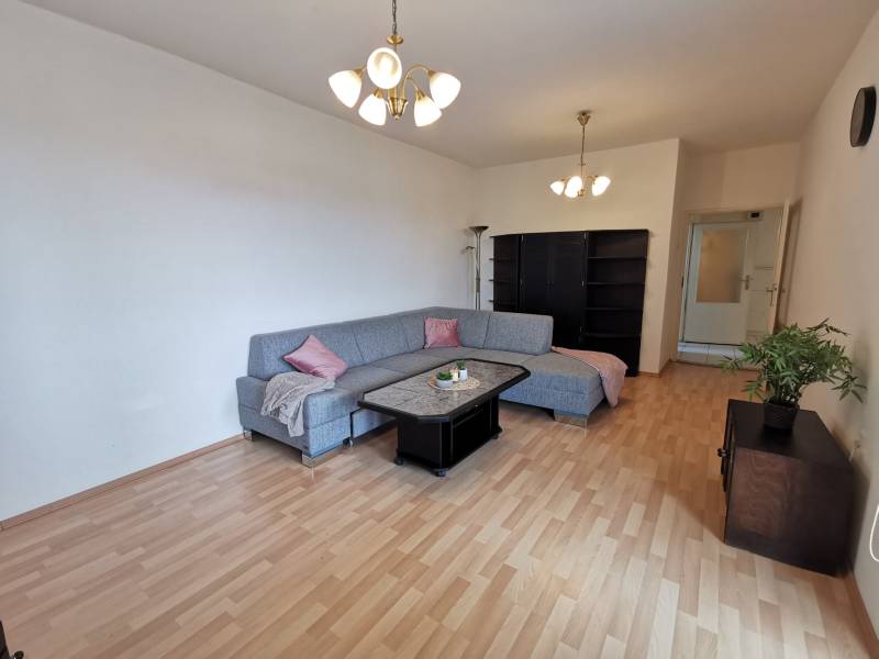 IMG_20250417_144543.BabonyTRE: Prenájom 2-izbovy priestranny byt_Ulica Svetla_stare Mesto_2_samostatné izby_krasny_vyhlad_terasa.jpg