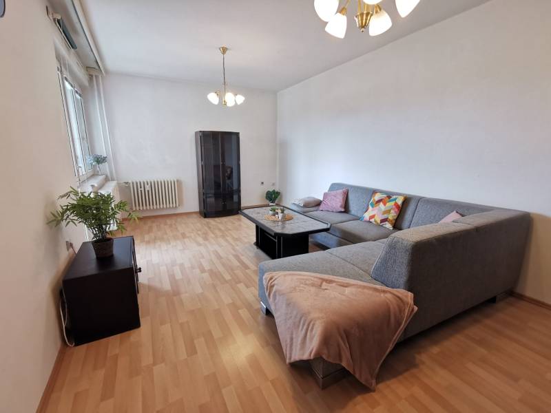 IMG_20250417_144414.BabonyTRE: Prenájom 2-izbovy priestranny byt_Ulica Svetla_stare Mesto_2_samostatné izby_krasny_vyhlad_terasa.jpg