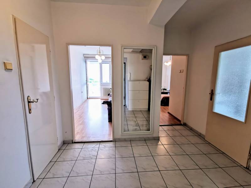 IMG_20250417_144749~2.BabonyTRE: Prenájom 2-izbovy priestranny byt_Ulica Svetla_stare Mesto_2_samostatné izby_krasny_vyhlad_terasa.jpg