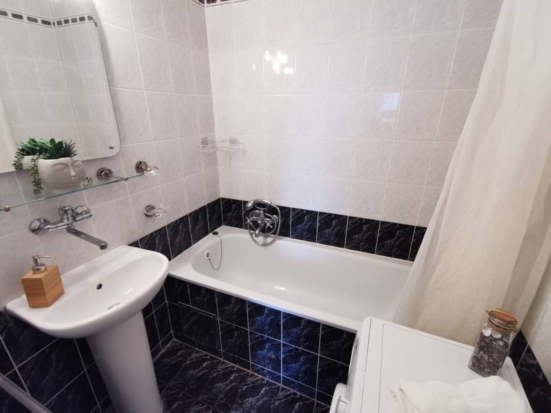 IMG_20250417_144820.BabonyTRE: Prenájom 2-izbovy priestranny byt_Ulica Svetla_stare Mesto_2_samostatné izby_krasny_vyhlad_terasa.jpg