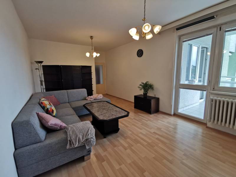 IMG_20250417_143933.BabonyTRE: Prenájom 2-izbovy priestranny byt_Ulica Svetla_stare Mesto_2_samostatné izby_krasny_vyhlad_terasa.jpg