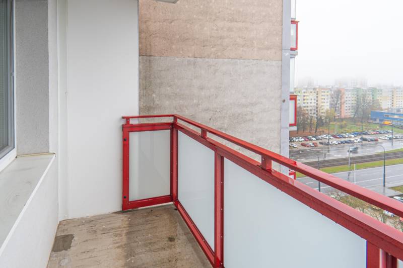 1,5_izbovy_byt_dubravka_drobneho_bratislava_babonytre_richardpastucha_rekonstrukcia_prerobeny_balkon_komplenta_rekonstrukcia_orientacia_severovychod_vyssie_poschodie_obyvacka_kuchyna_balkon_2