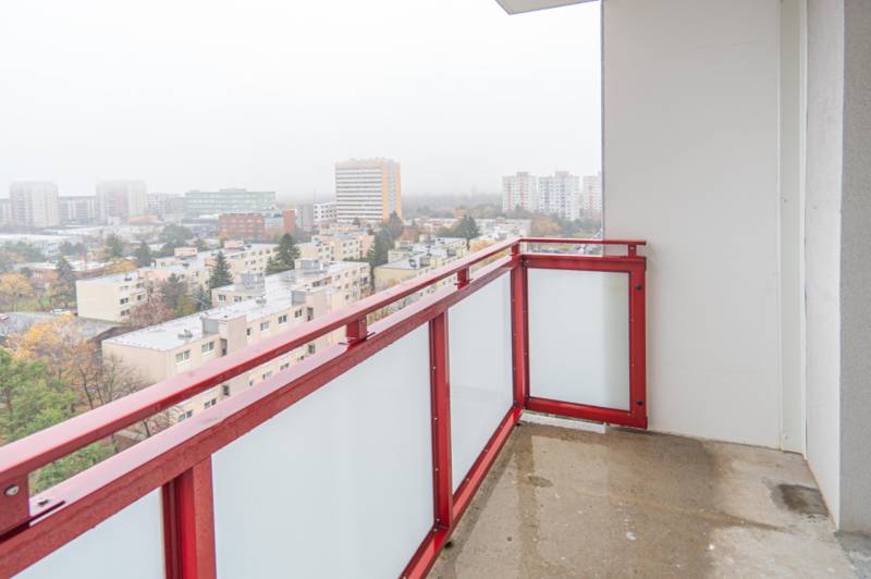 1,5_izbovy_byt_dubravka_drobneho_bratislava_babonytre_richardpastucha_rekonstrukcia_prerobeny_balkon_komplenta_rekonstrukcia_orientacia_severovychod_vyssie_poschodie_obyvacka_kuchyna_balkon_1