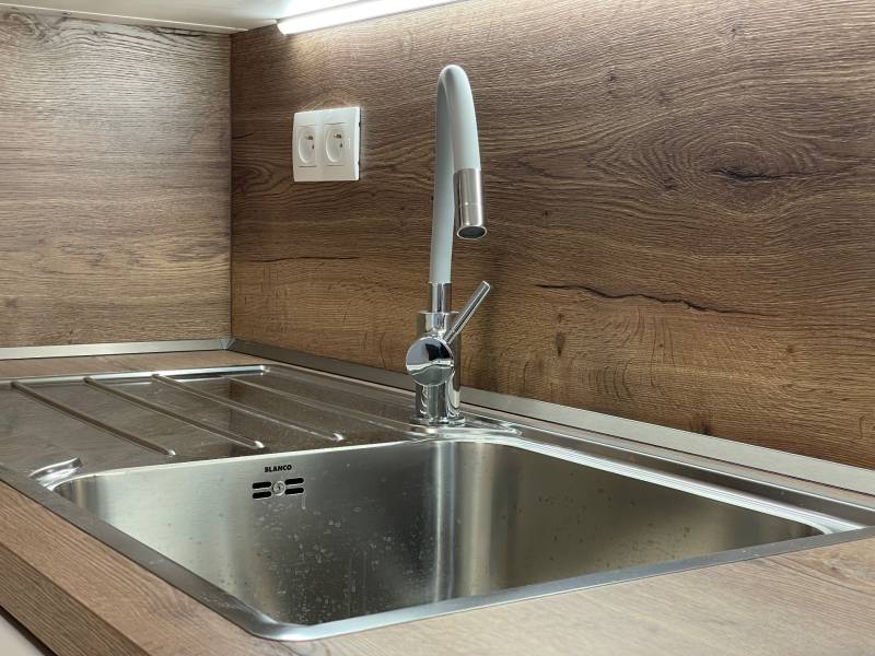 Babony-tre-raca-verdena-2-izbovy-byt-vrbenskeho-novostavba-loggia-zariadeny-vytah-klimatizacia-richard-pastucha-reality-kuchynsky-drez