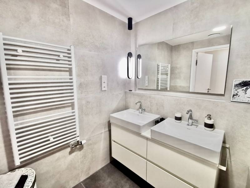 BabonyTRE_Prenájom_3izbovy byt_Sky park_kupelna.jpg