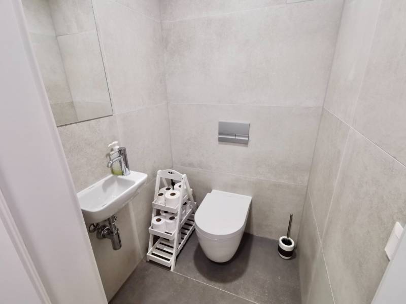 BabonyTRE_Prenájom_3izbovy byt_Sky park_toaleta.jpg