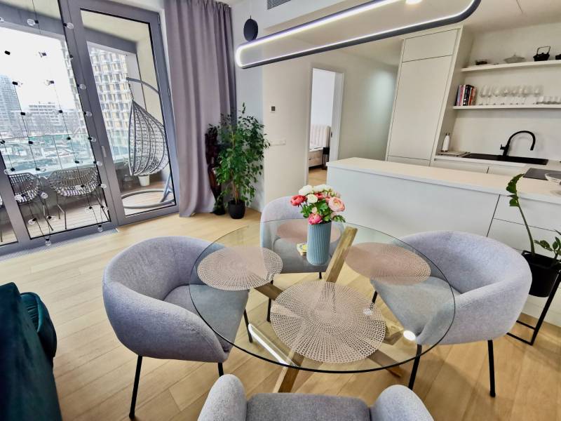 BabonyTRE_Prenájom_3izbovy byt_Sky park_kuchyna_vstup na lodziu.jpg