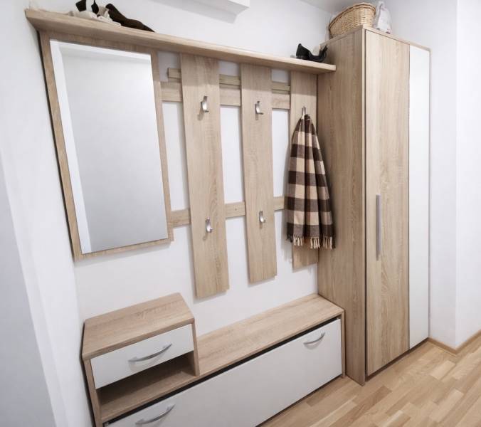 BabonyTRE_prenájom_2izboveho bytu_Rusovska cesta_vstupna chodba.jpeg