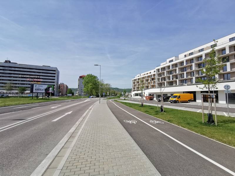 BabonyTRE_kratkodoby_prenajom_2_izbovy-novy_byt_plne-zariadeny_aj_postelnou_bieliznou_vybavením_kuchyne_kupelne_SPALNA (19).jpg