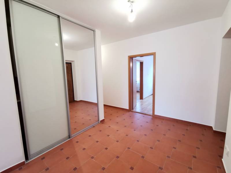 BabonyTRE:Prenájom_4izbový byt s parkovacim miestom_Priekopnicka_Biskupice:Prenájom_4izbový byt s parkovacim miestom_Priekopnicka_BabonyTRE:Prenájom_4izbový byt s parkovacim miestom_Priekopnicka_Biskupice_20251113_122212.jpg