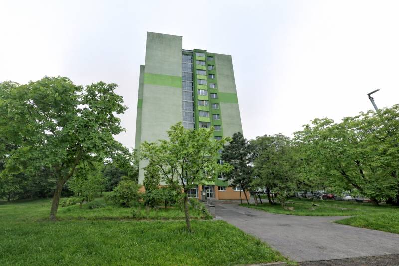 Pohľad na bytový dom Lietavska.jpeg