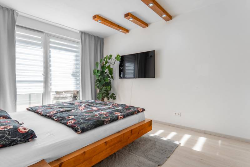 Babony-tre-richard-pastucha-reality-bratislava-dubravka-projekt-tammi-yit-novostavba-predaj-2-izbovy-byt-balkon-pivnicna-kobka-2-parkovacie-statie-spolocne-priestory-juhovychod-vytah-bezbarierove-spalna