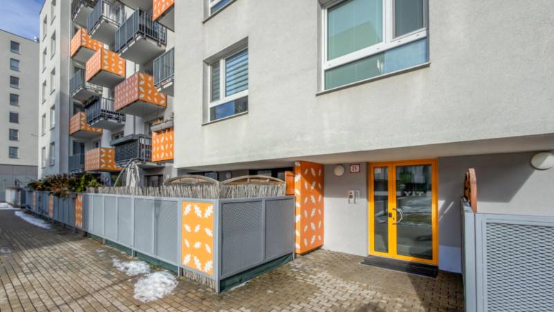 Babony-tre-richard-pastucha-reality-bratislava-dubravka-projekt-tammi-yit-novostavba-predaj-2-izbovy-byt-balkon-pivnicna-kobka-2-parkovacie-statie-spolocne-priestory-juhovychod-vytah-bezbarierove-brana-elektricky-vratnik