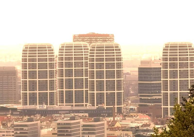 Sky park z diaľky.jpg