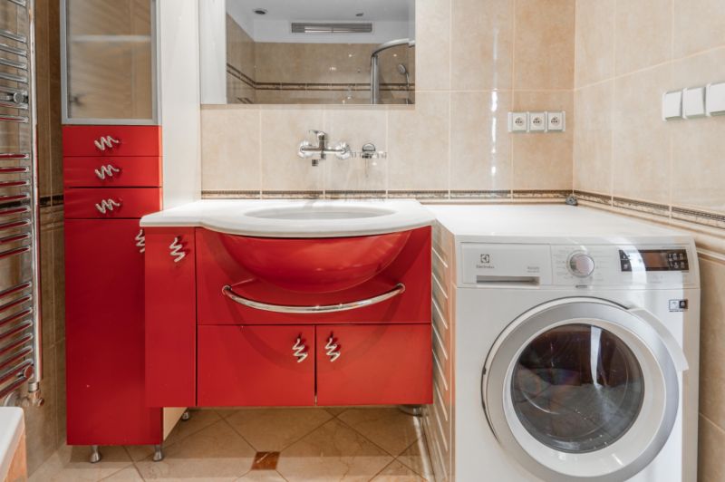 2-izbovy-byt-lamac-heyrovskeho-predaj-richard-pastucha-richardpastuchareality-2-room-apartment-vana-sprchovy-kut-umyvadlo-dlazba-obklady-bathroom-washbasink-bathtub-pracka-washingmachine.jpg