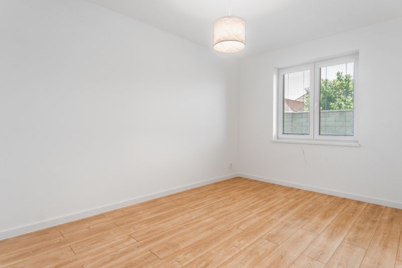 babonytre-rodinny-dom-most-pri-bratislave-studene-richardpastuchareality-house-detska-izba-okno.jpg