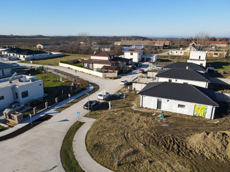 dji_fly_20251229_121504_466_1767006914272_photo.jpg