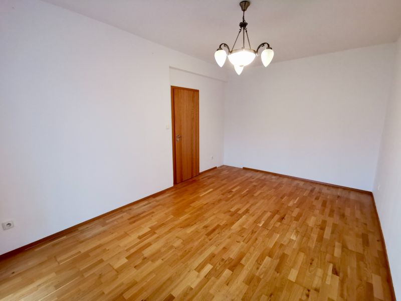 BabonyTRE:Prenájom_4izbový byt s parkovacim miestom_Priekopnicka_Biskupice:Prenájom_4izbový byt s parkovacim miestom_Priekopnicka_BabonyTRE:Prenájom_4izbový byt s parkovacim miestom_Priekopnicka_Biskupice_20251113_121742.jpg
